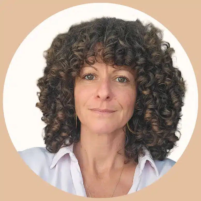 Karen Guille, astrologue et thérapeute en soins énergétiques, portrait — harmonisation astrologique