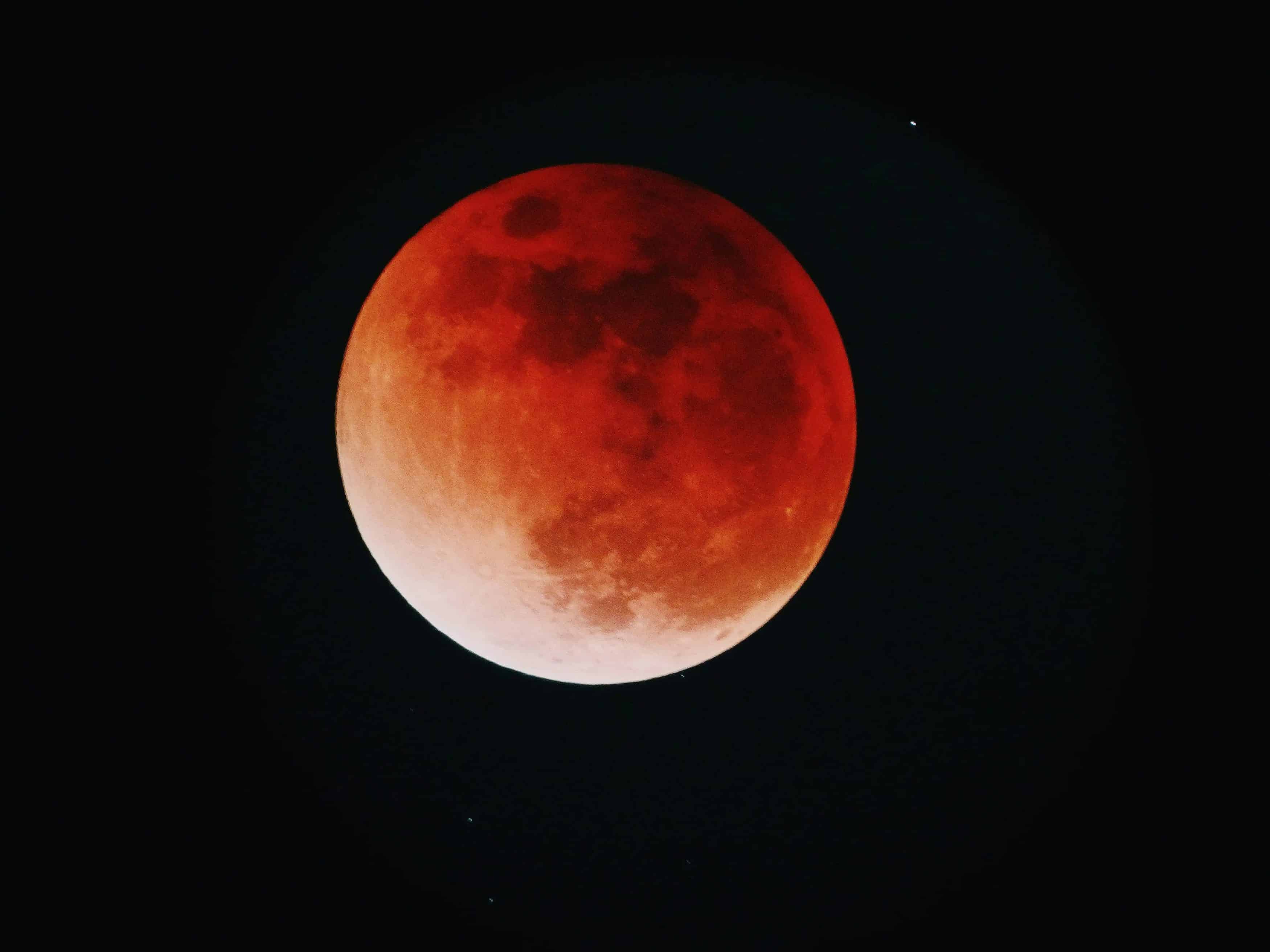 Pleine Lune et éclipse en Poissons 28 août 2026 - Karen Guille astrologue